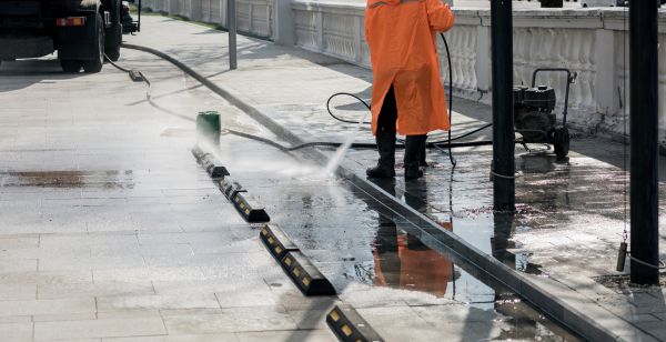 Parking Lot Pressure Washing in Winter Haven